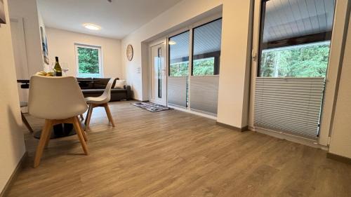 Wiefelstede Apartment | Modernes Haus am See, Ferienhaus Gavner im Seepark Lehe