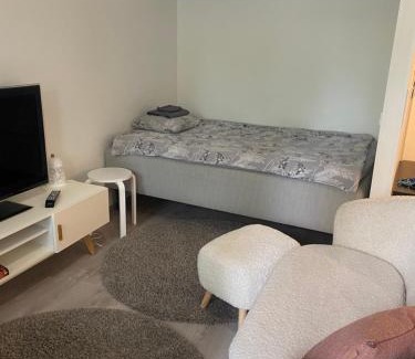 Ylamylly Apartment | Moderni yksiö, omalla autopaikalla