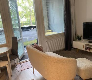 Ylamylly Apartment | Moderni yksiö, omalla autopaikalla