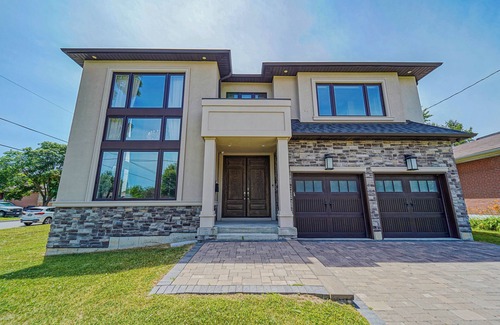 Richmond Hill House | Modernized Five Bedroom Villa