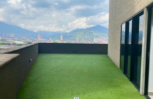 Sabaneta Apartment | Moderno con vista, al lado de CC Mayorca y Metro