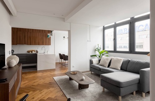 Pena House | Moderno e bonito apt T3 junto ao El Corte Ingles, Modern and beautiful three-bedroom apartment next .