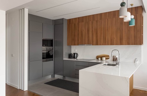 Pena House | Moderno e bonito apt T3 junto ao El Corte Ingles, Modern and beautiful three-bedroom apartment next .