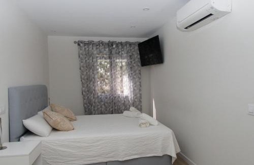 La Latina Apartment | Moderno,tranquilo, entrada autónoma y fácil aparcamiento.