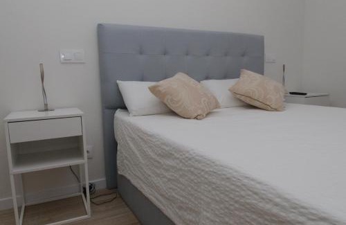 La Latina Apartment | Moderno,tranquilo, entrada autónoma y fácil aparcamiento.