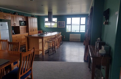 Moeraki House | Moeraki village, family sized house stunning views, 50m to the beach.