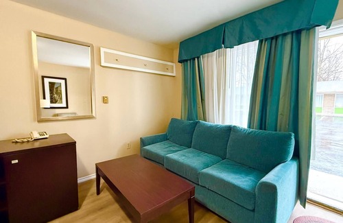 Brantford Hotel | Mohawk Motel