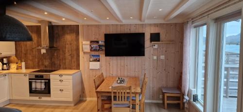 Vestvagøy House | Molobua, fantastic place by the sea