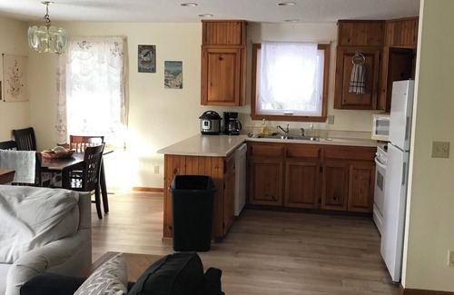 Westmore House | Moms House