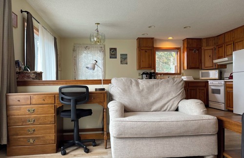 Westmore House | Moms House