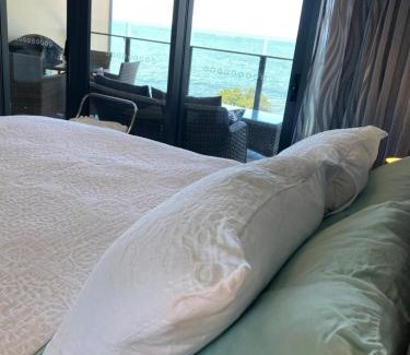 Redcliffe Apartment | Mon Komo Seaview Privately Owned Apartment