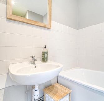 Plantieres Queuleu Apartment | Mon Rez-de-Chaussée Ville Parking Privé Un-Séjour-à-Part