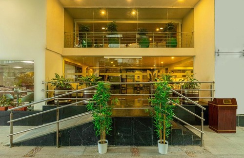 Shivaji Nagar Hotel | Monarch Luxur - Infantry Road