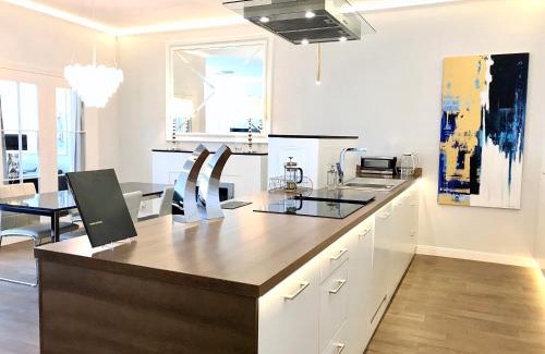 Old Town Apartment | MONDRIAN Luxury Suites & Apartments Market Square I