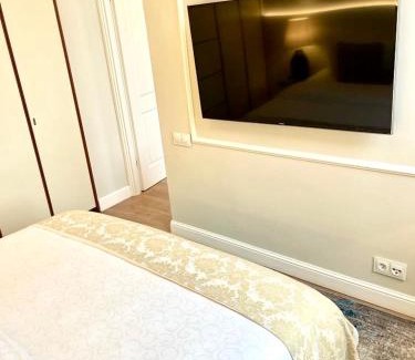 Old Town Apartment | MONDRIAN Luxury Suites & Apartments Market Square I