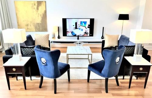 Old Town Apartment | MONDRIAN Luxury Suites & Apartments Market Square I