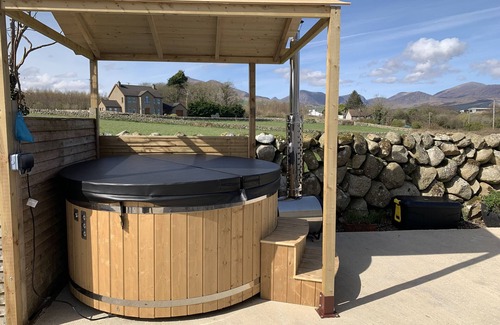 Annalong House | MONEYDARRAGE COTTAGE - mountain and sea views (Hot Tub available for hire)