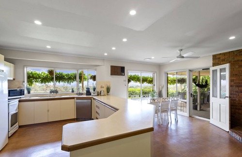 Mansfield House | Monkey Gully Retreat - Summer & Winter Getaway
