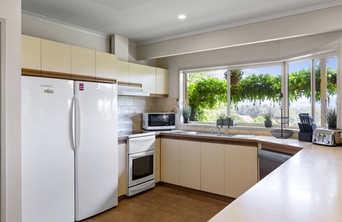Mansfield House | Monkey Gully Retreat - Summer & Winter Getaway
