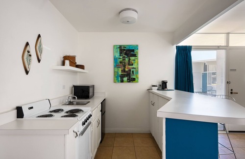 Desert Park Estates Hotel | Monkey Tree Hotel 15 by AvantStay | Stylish Hotel in Palm Springs w/CommunalPool