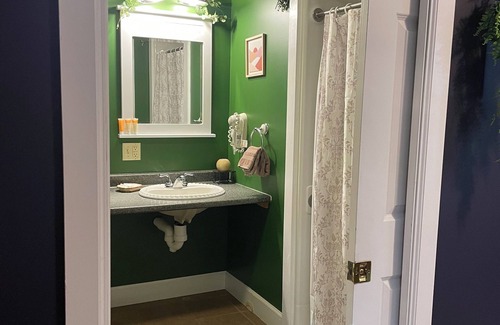 Pittsfield Hotel | Monroe Street Suites