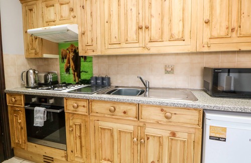 Over Haddon Cottage | MONSAL COTTAGE, pet friendly, character holiday cottage in Bakewell