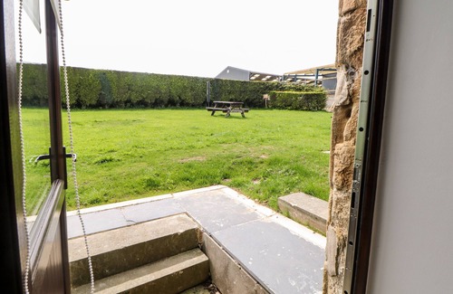 Over Haddon Cottage | MONSAL COTTAGE, pet friendly, character holiday cottage in Bakewell