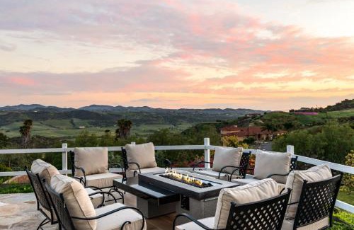 Fallbrook House | Monserate Wine Country w Infinity Pool Views