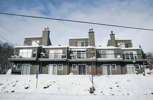 Notre-Dame-Auxiliatrice-de-Buckland Apartment | Mont du Midi 56 | Ski Condo