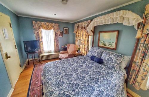 Celebration Square Hotel | Montague Inn Bed & Breakfast