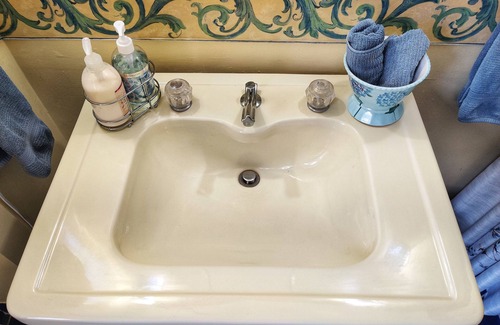Celebration Square Bed & Breakfast | Montague Inn