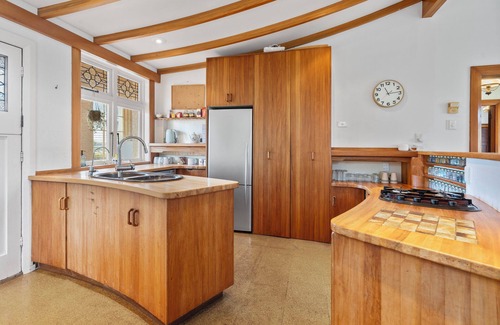 Lower Hutt House | Montague Manor - Wellington Holiday Home