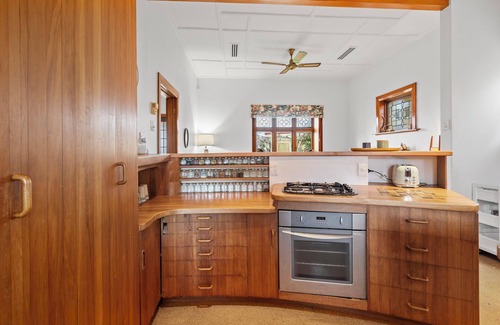Lower Hutt House | Montague Manor - Wellington Holiday Home