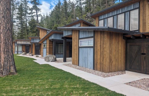 Bigfork Cabin | Montana Ponderosa Cabin #2 Flathead Lk, and Glacier National Park
