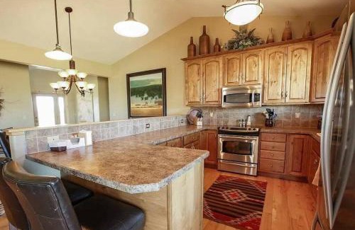 Sweet Grass County House | Montana Western Mountain Retreat