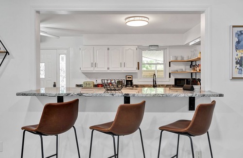 Monteagle House | Monteagle Modern Home -Awesome Location-New Spring Specials!