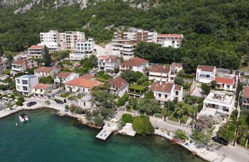 Dobrota Apartment | Montenegro Apartmant's