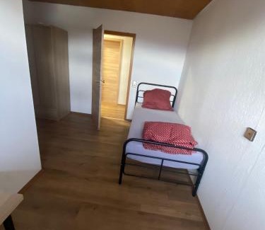 Hauneck Hostel | Monteur und Ferienzimmer Kühltau