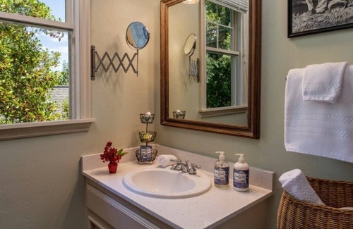 Norman Bed & Breakfast | Montford Inn & Cottages