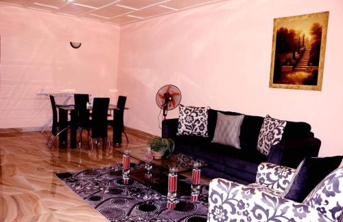 Kenyayai Apartment | Montgomery Brother Estate