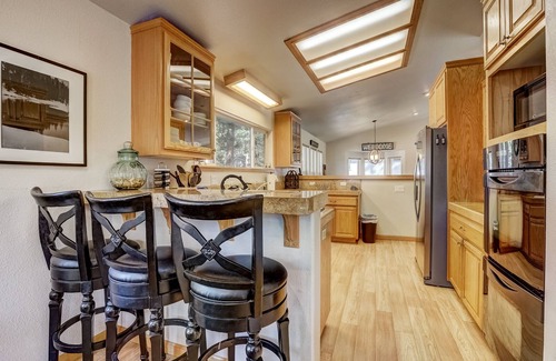 Montgomery Estates House | Montgomery Estates Bliss | Hot tub & fur babies welcome!