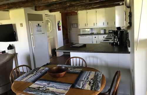 Princetown House | Montgomery House By The Sea &/or Carriage House - 8 Acres With Bay Views