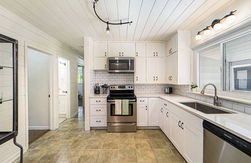Barths House | Monthly 3 bd, 1.5 bath house, walk to Sloan's Lake & coffee. 10 mins to downtown