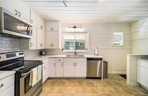 Barths House | Monthly 3 bd, 1.5 bath house, walk to Sloan's Lake & coffee. 10 mins to downtown
