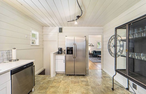Barths House | Monthly 3 bd, 1.5 bath house, walk to Sloan's Lake & coffee. 10 mins to downtown