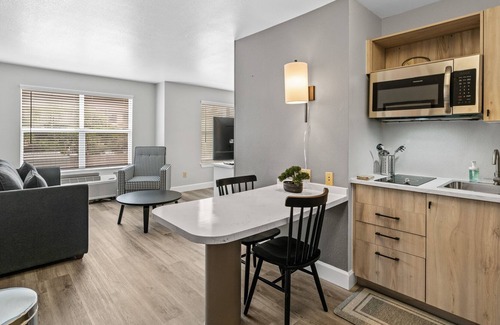 North Burnet Apartment | Monthly Discounts! Modern, Cozy Studio near Domain and UT Austin