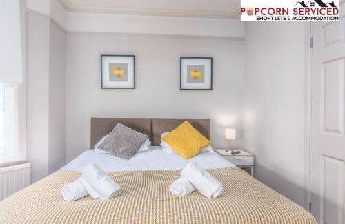 High Wycombe Apartment | Monthly OFF - 6 Guest - 4 Beds - Free Parking by Popcorn Serviced Short Lets & Accommodation High Wycombe