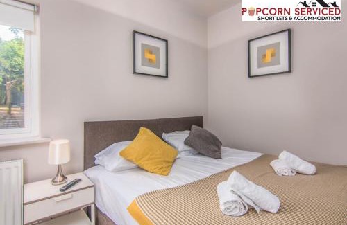 High Wycombe Apartment | Monthly OFF - 6 Guest - 4 Beds - Free Parking by Popcorn Serviced Short Lets & Accommodation High Wycombe