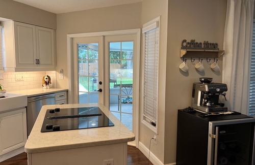 St. Cloud House | Monthly Rental: Lakeshore Home w/Private Pool. Easy access to Theme Parks.