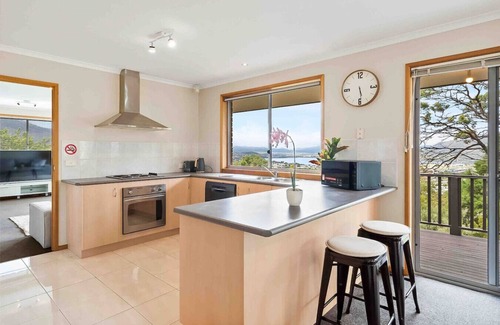 West Moonah House | Monthly stay special Panorama Derwent River View
